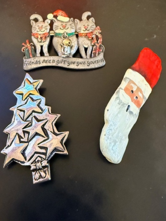 Holiday pin assortment - Picture 1 of 5